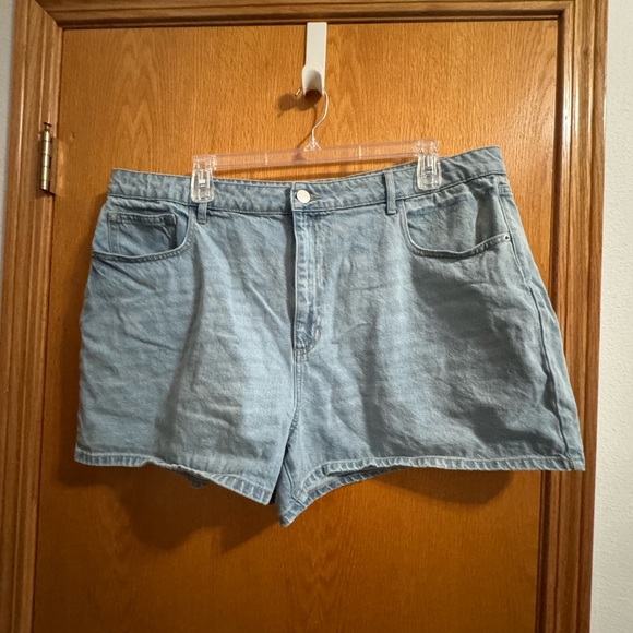 Like new Arula size 22 denim shorts jeans - Picture 1 of 3